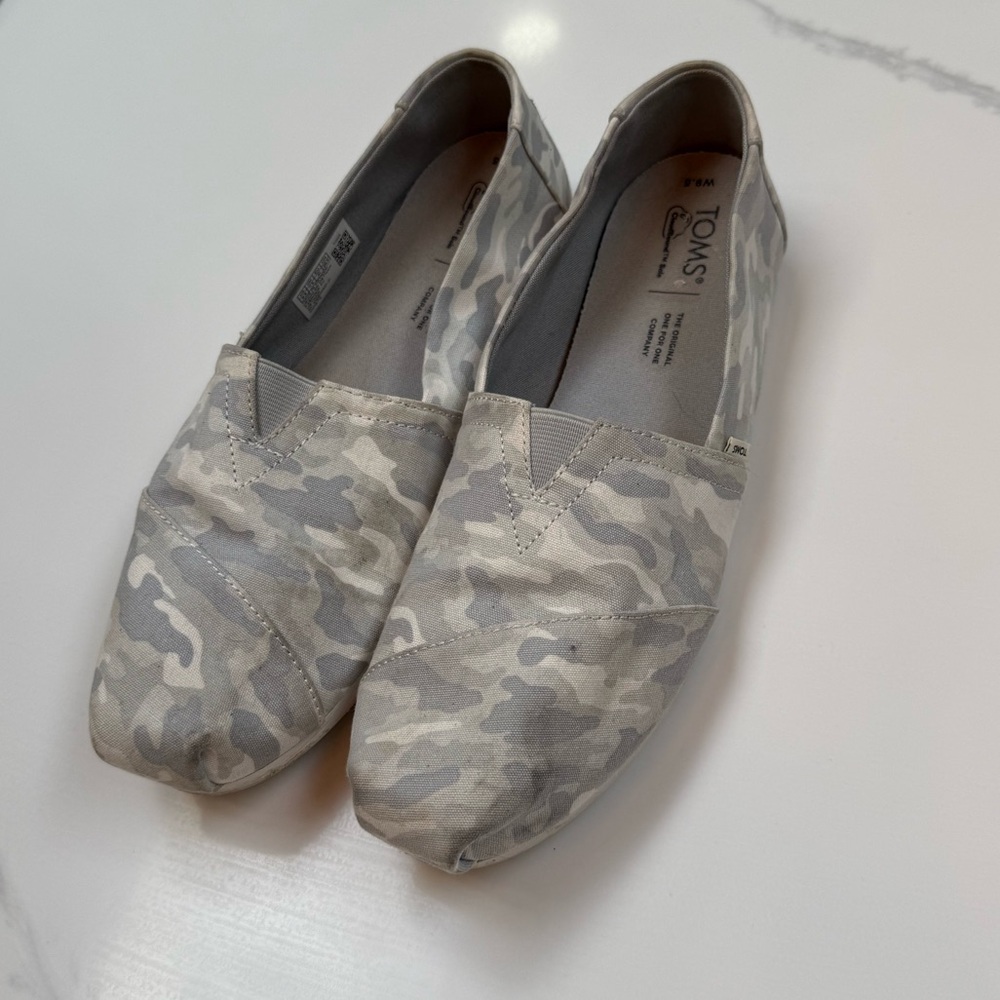 TOMS Women’s Gray Camouflage Slip-On Shoes